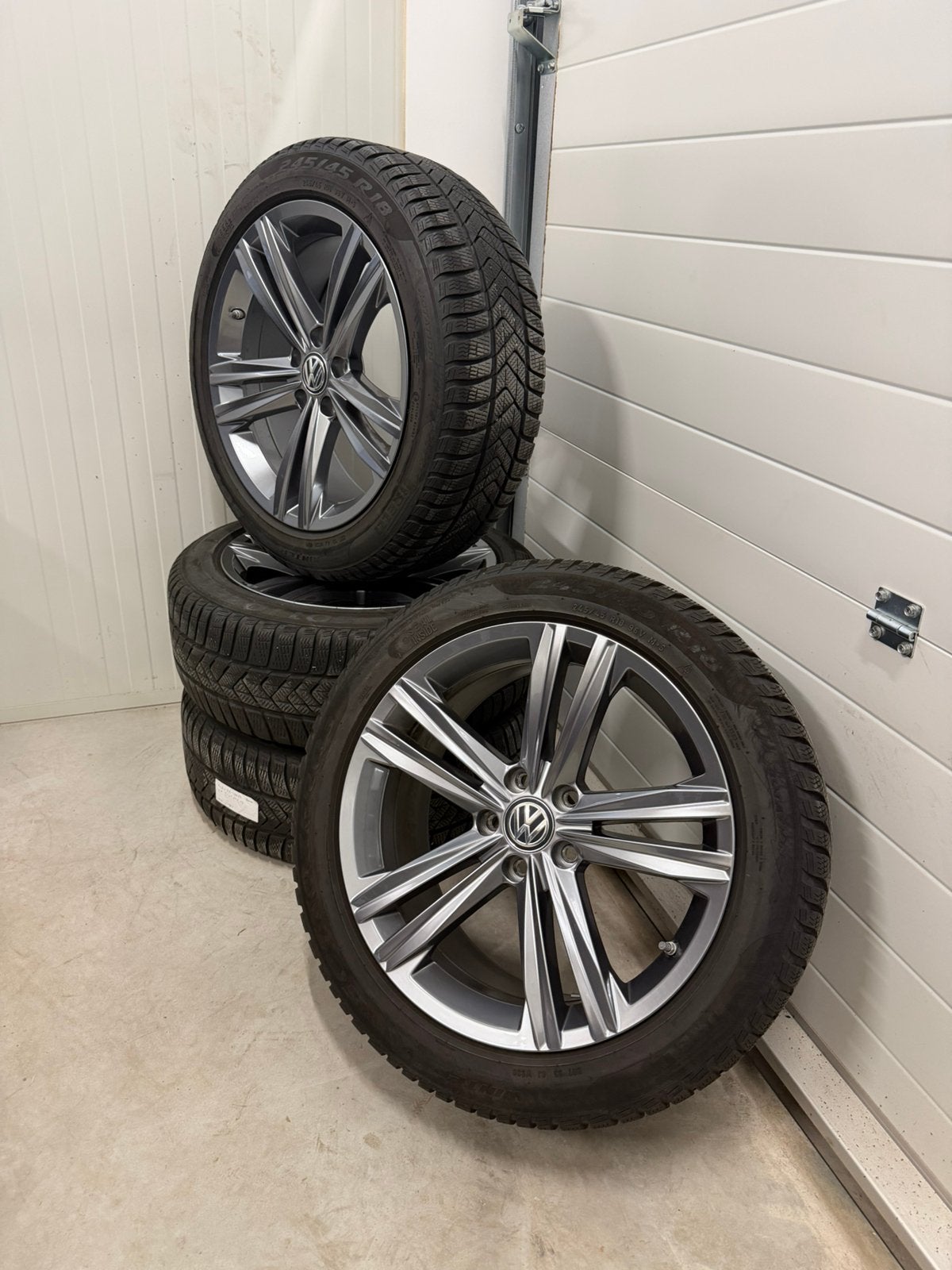 Originele vw sebring velgen 18 inch met winterbanden 5x112, Ophalen, 18 inch, Banden en Velgen, Winterbanden