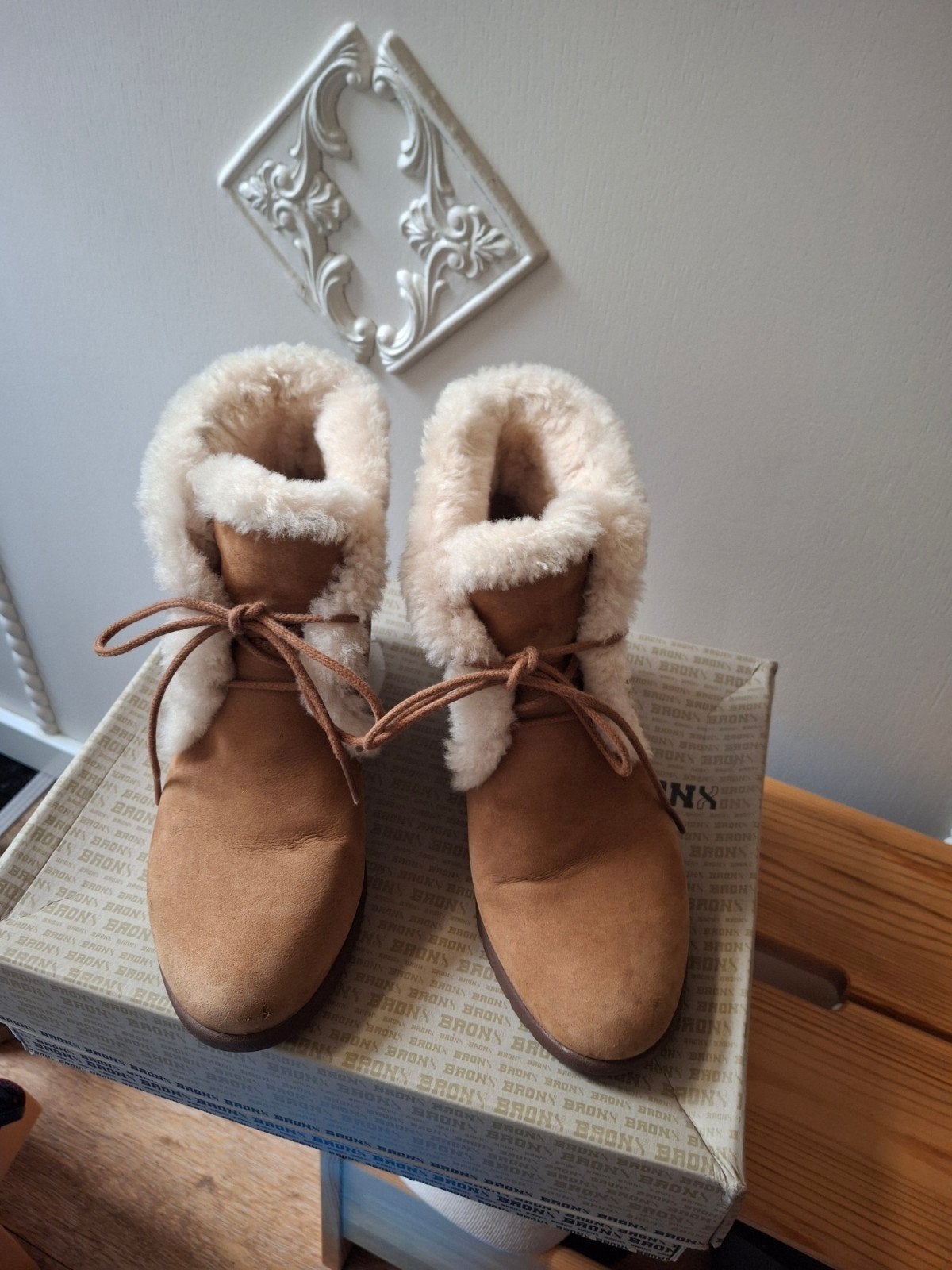 UGG Waterproof Enkellaarzen met Bont - Maat 36.5, UGG, Ophalen of Verzenden, Gedragen, Beige