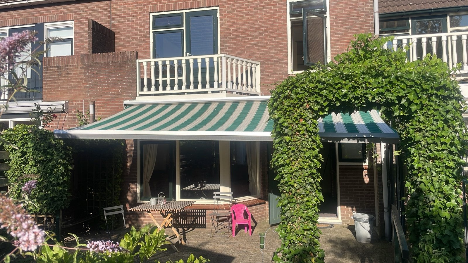 Elektrisch Zonnescherm Groen/Wit - 5,25m breed, 2,5m uitval, Tuin en Terras, Ophalen, Gebruikt, 450 cm of meer, Elektrisch