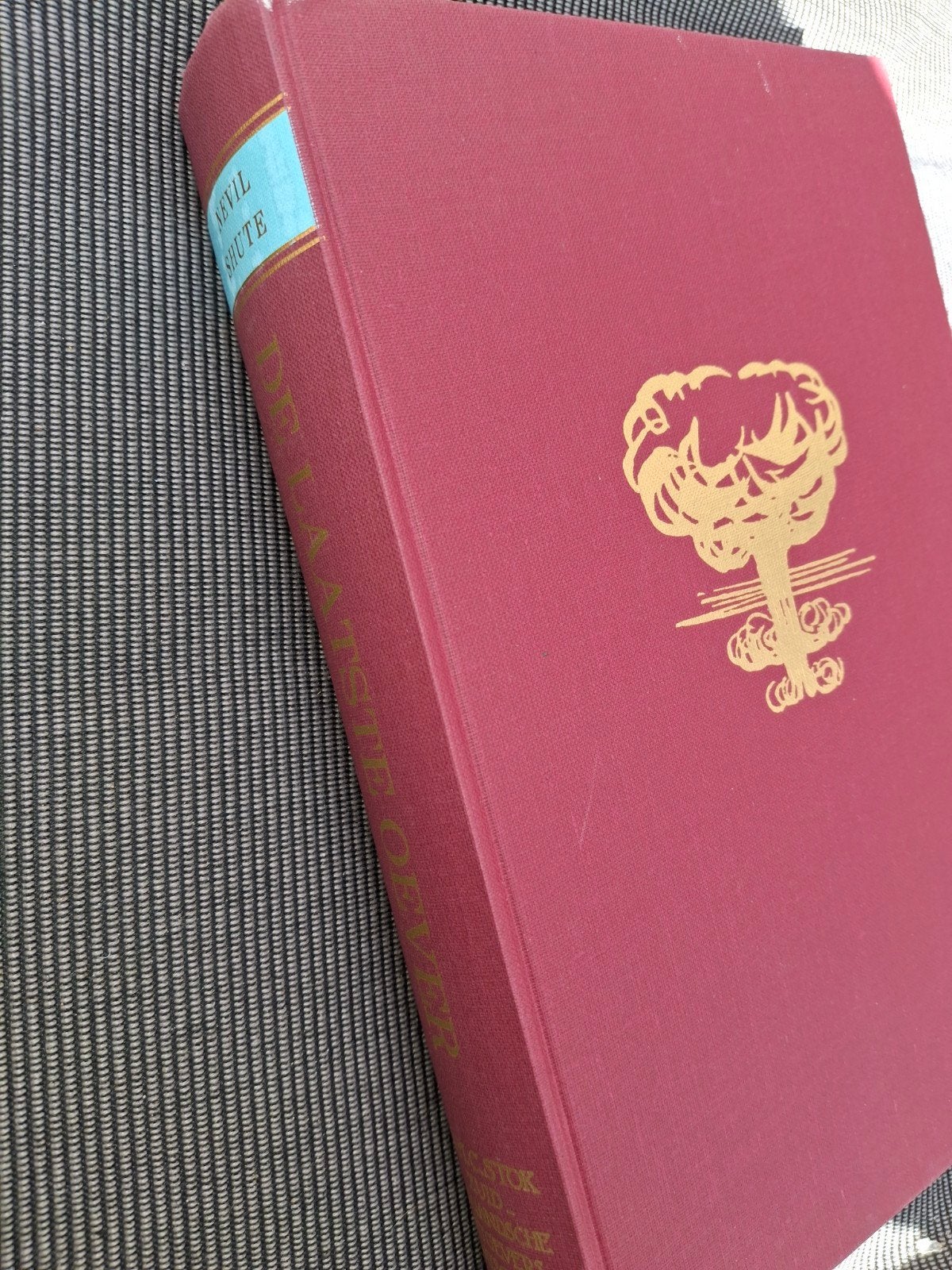 De Laatste Oever - Speciale filmeditie - Rood linnen, Boeken, Ophalen of Verzenden, Gelezen, Nevil Shute