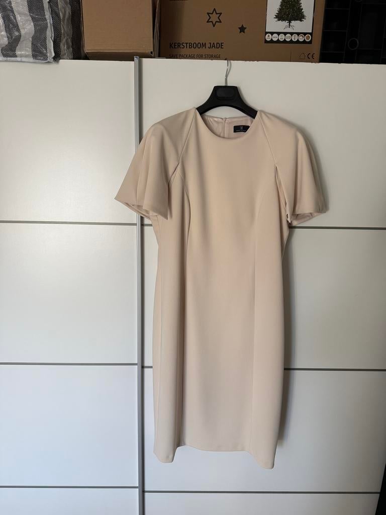 Elegante Beige Jurk met Cape Mouwen - Maat 44, Kleding | Dames, Jurken, Beige, Maat 42/44 (L), Ophalen of Verzenden, Zo goed als nieuw