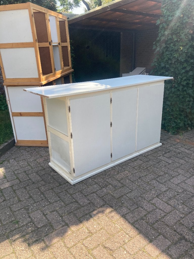 Kasten met openslaande deuren, Ophalen