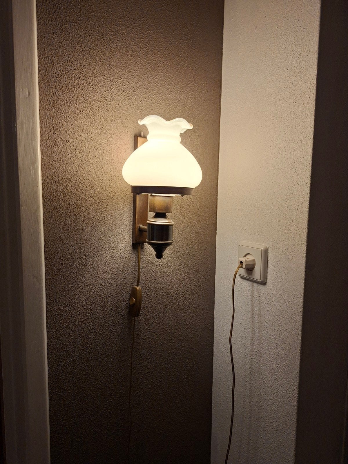 Vintage wandlamp met opaline glas, Ophalen, Bruin, Zo goed als nieuw, Wandlamp
