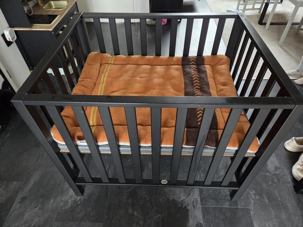 TWF Box Fleur, mat zwart met boxmatras en boxkleed, Ophalen, Gebruikt, Rechthoekig, In hoogte verstelbaar