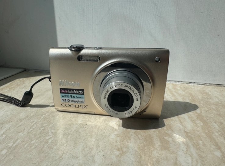 Nikon coolpix s2500 digitale camera, Audio, Tv en Foto, Fotocamera's Digitaal, Ophalen of Verzenden, Zo goed als nieuw, Compactcamera