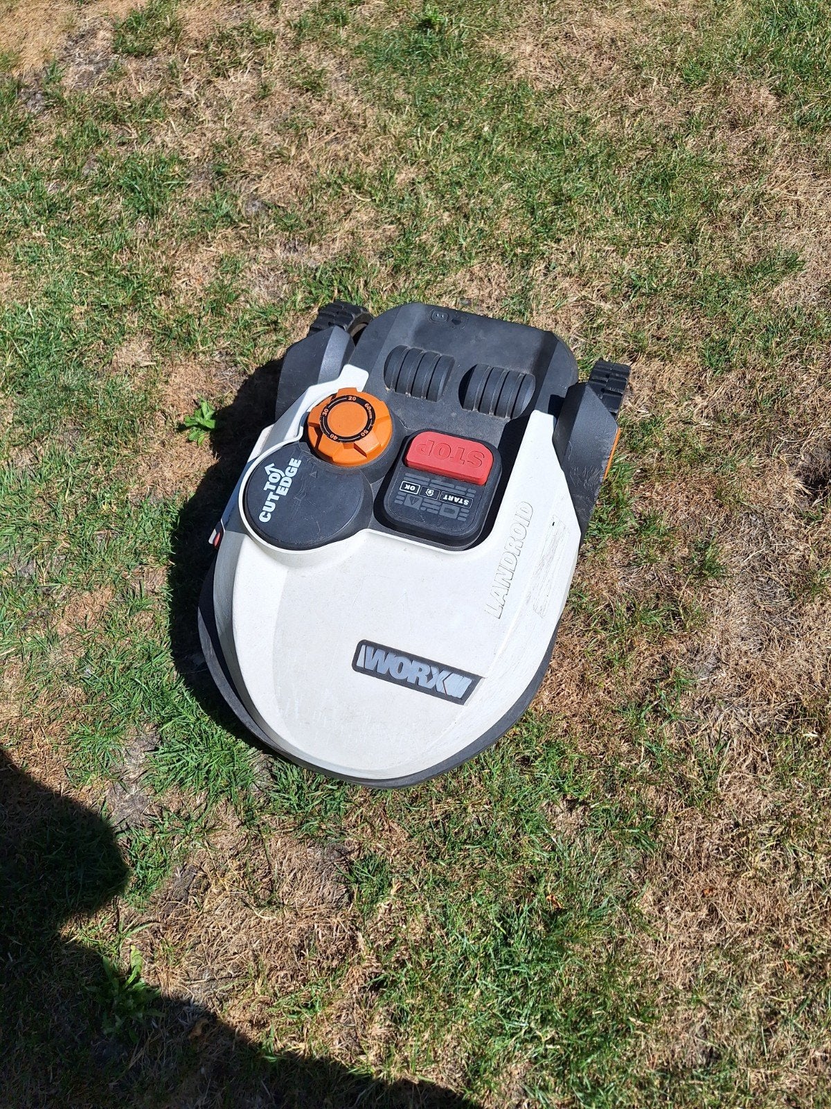 Worx robotmaaier WR106SL incl. laadstation en lader, Ophalen of Verzenden, Gebruikt
