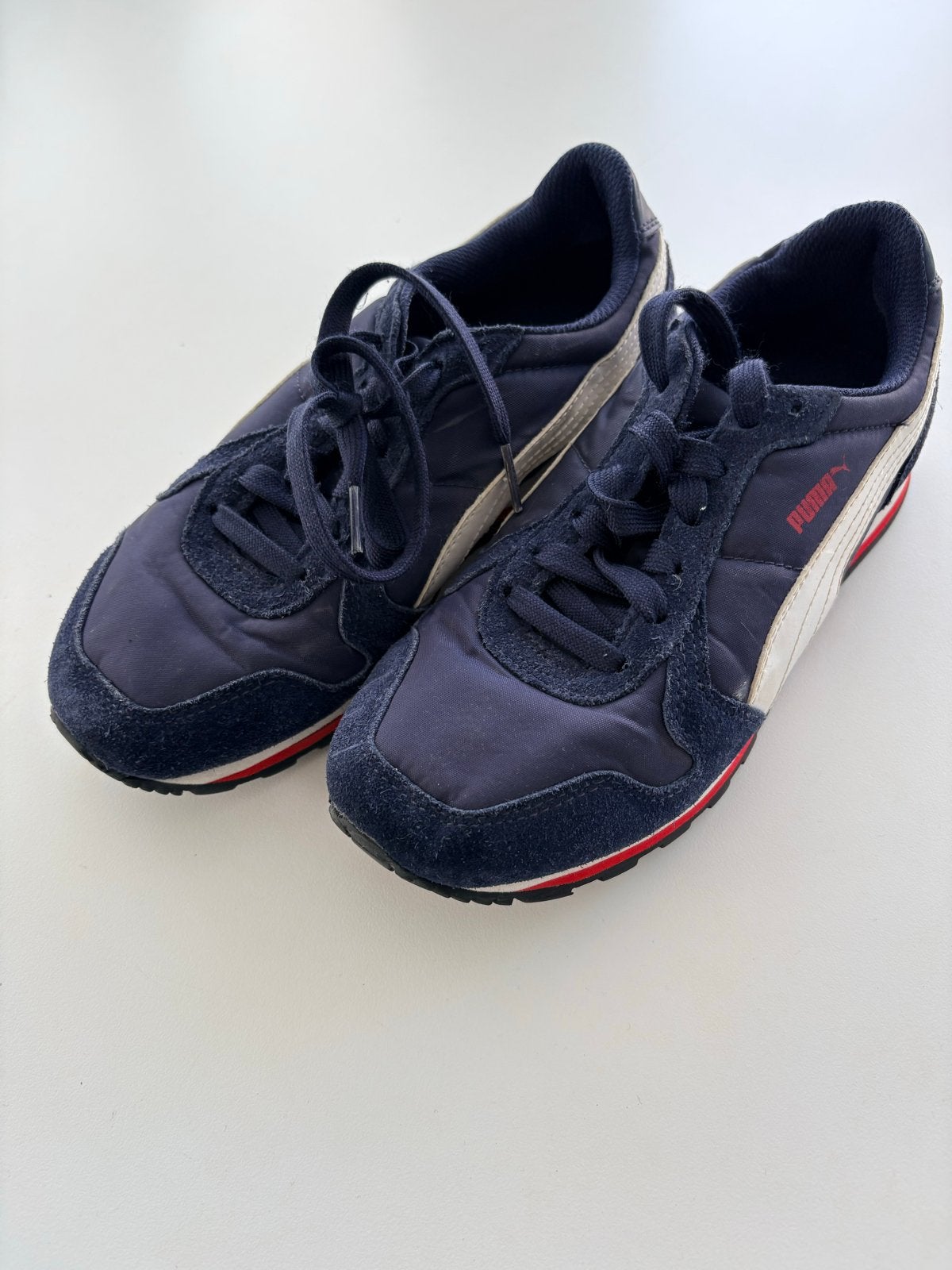 Puma sneakers maat 36 - Donkerblauw met wit en rood, Gebruikt, Sportschoenen, Ophalen of Verzenden, Jongen