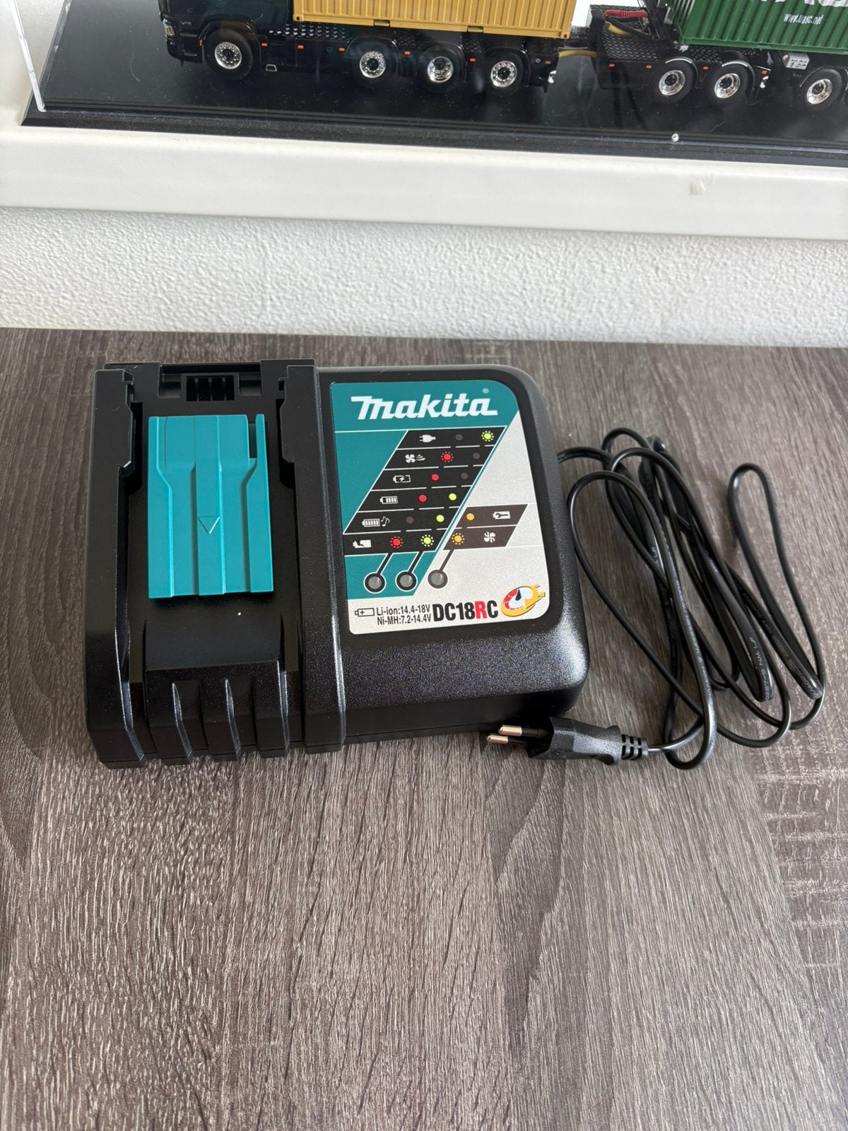 Makita oplader, Doe-het-zelf en Verbouw, Gereedschap | Machine-onderdelen en Toebehoren, Ophalen, Nieuw