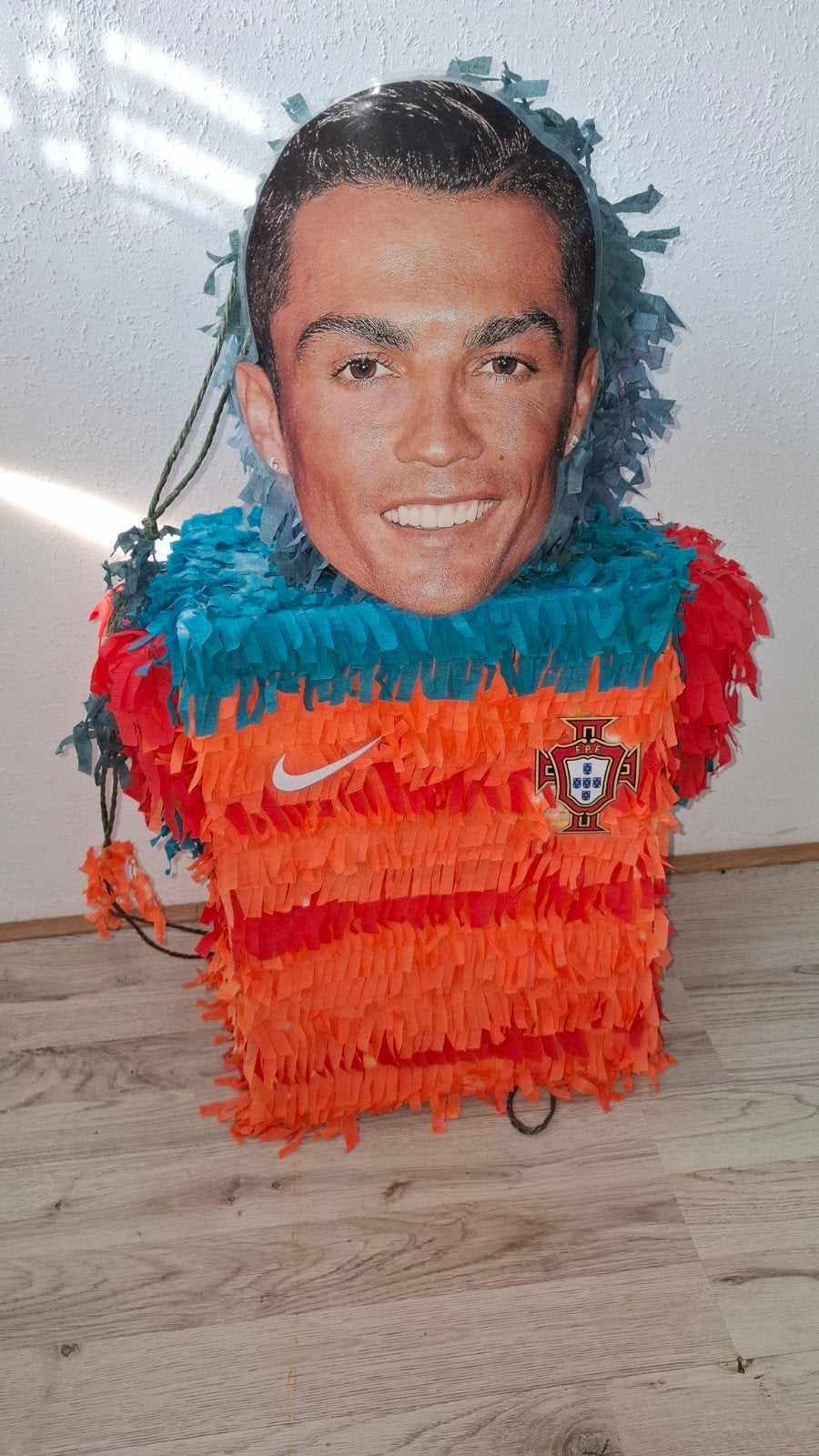 Ronaldo Piñata - Perfect voor voetbalfeestjes!, Hobby en Vrije tijd, Feestartikelen, Ophalen of Verzenden, Zo goed als nieuw, Feestartikel