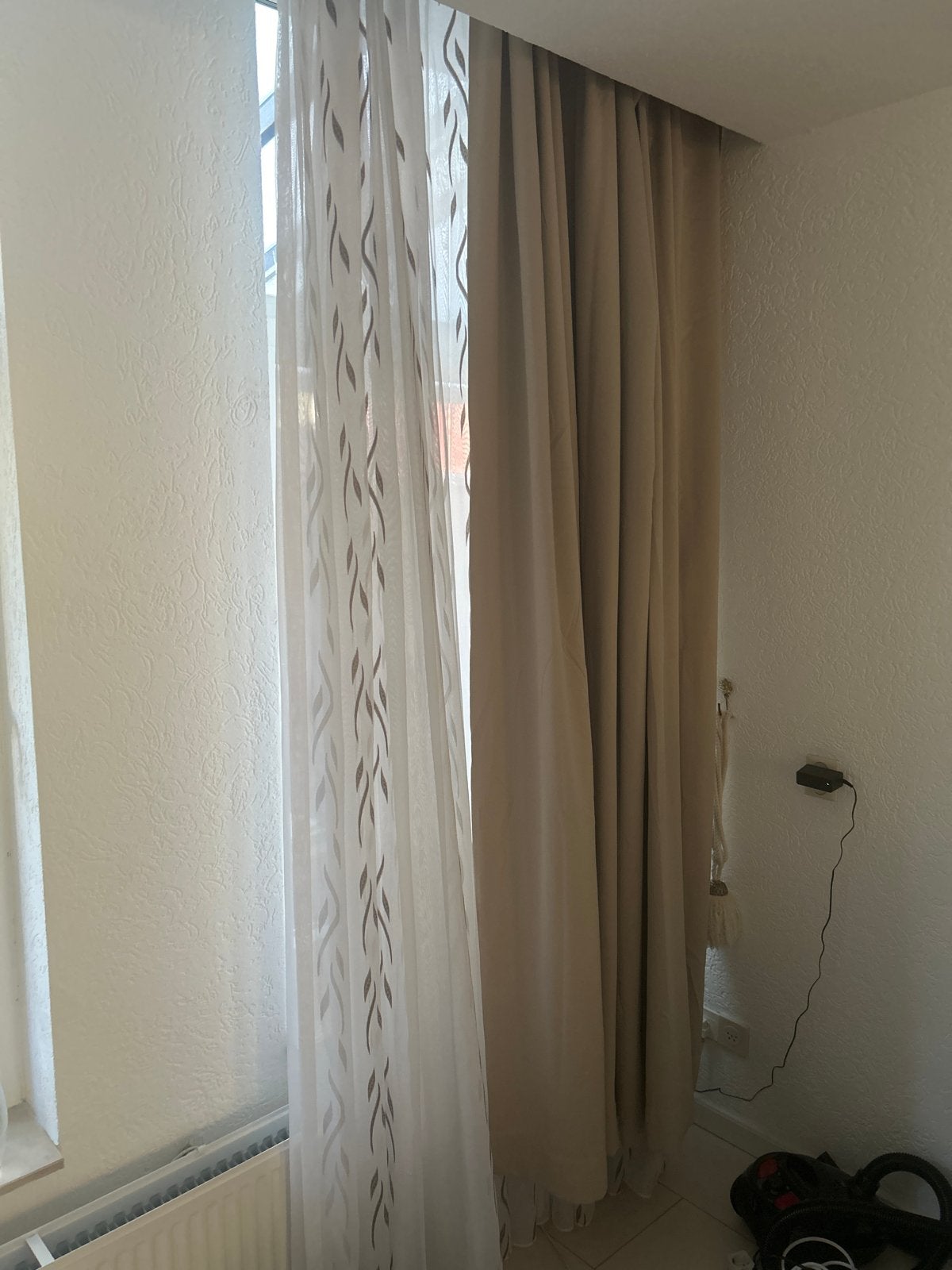 Verduisterende gordijnen en vitrages, Huis en Inrichting, Gebruikt, Verduisterend, Beige, Ophalen of Verzenden