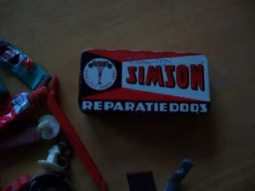 Simson reparatiedoosje met reparatieset, en reflectorplaatje, Ophalen of Verzenden
