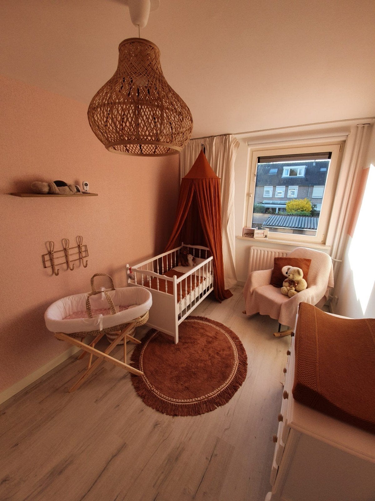 Ledikant / babybed - in 3 hoogtes verstelbaar, Huis en Inrichting, Ophalen, Wit, 190 cm of minder, Brocant