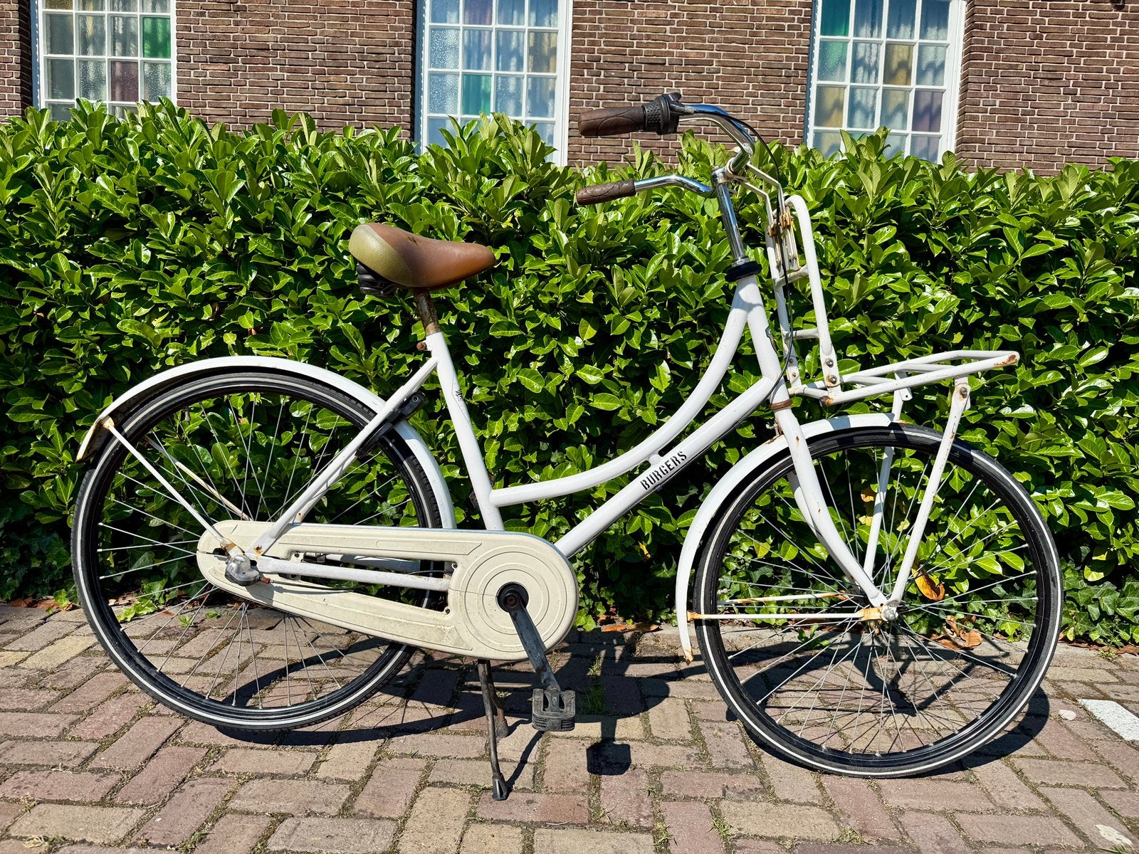 Amsterdam Damefiets White Size S48 with Front Rack and Gears, Fietsen en Brommers, Ophalen, Zo goed als nieuw, Versnellingen