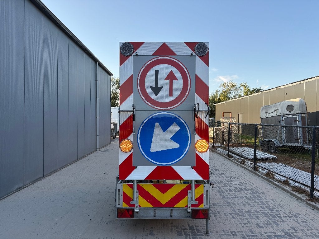 Te koop Actiewagen, pijlwagen, werk aan de weg,, Ophalen, Gebruikt