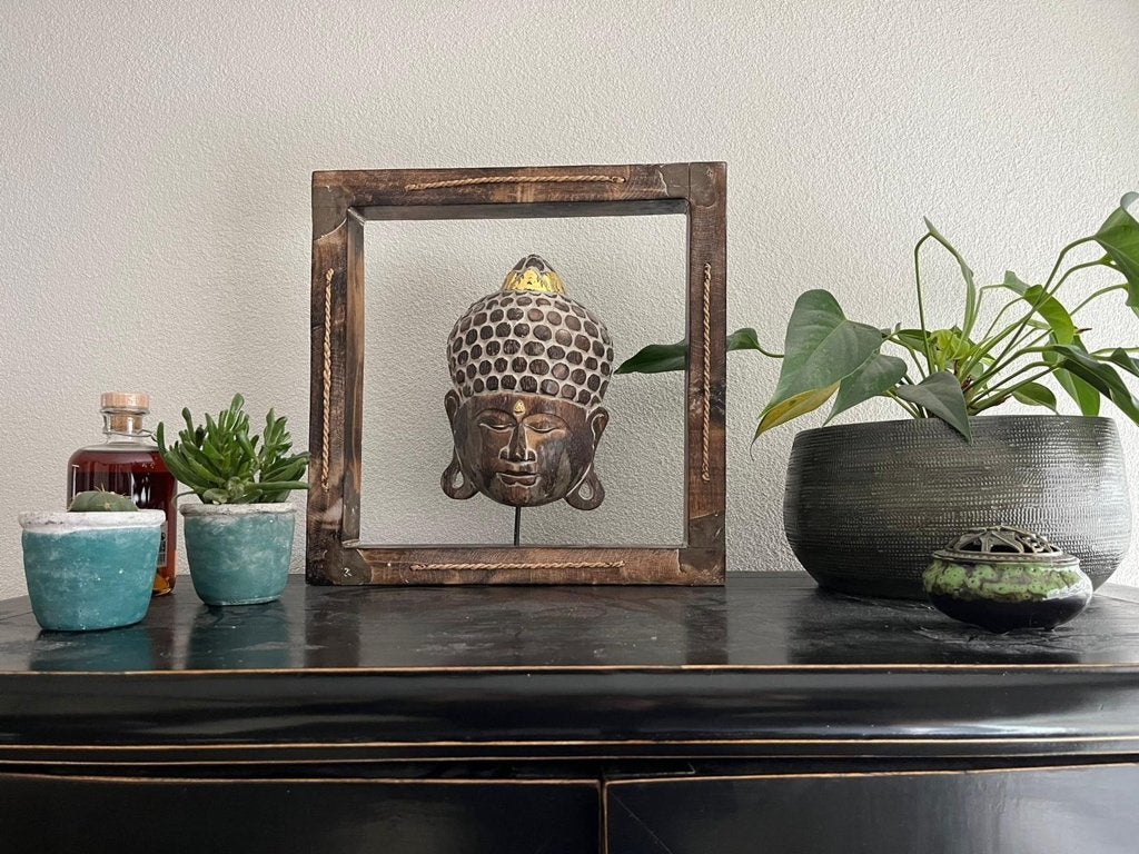 Boeddha houtsnijwerk in frame buddha neerzetten ophangen, Oosters, 40 cm, Hout, Ophalen of Verzenden