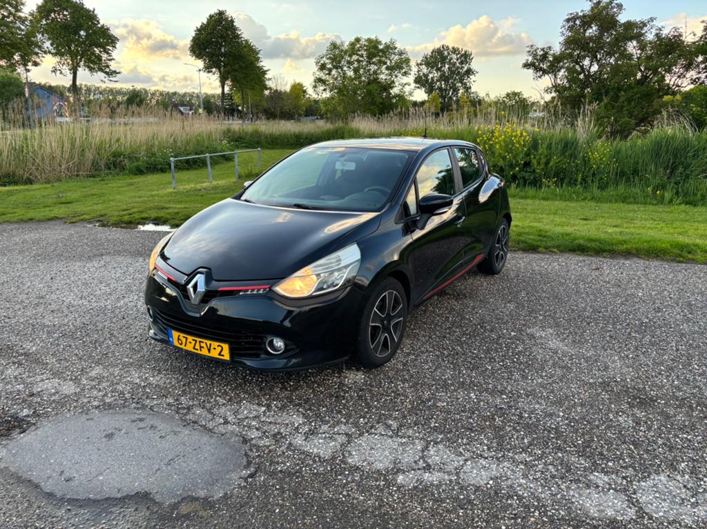 Was 3600 nu 2500 Renault Clio Zwart met APK | Bouwjaar 2012, Auto's, Voorwielaandrijving, 898 cc, Stof, 40 €/maand