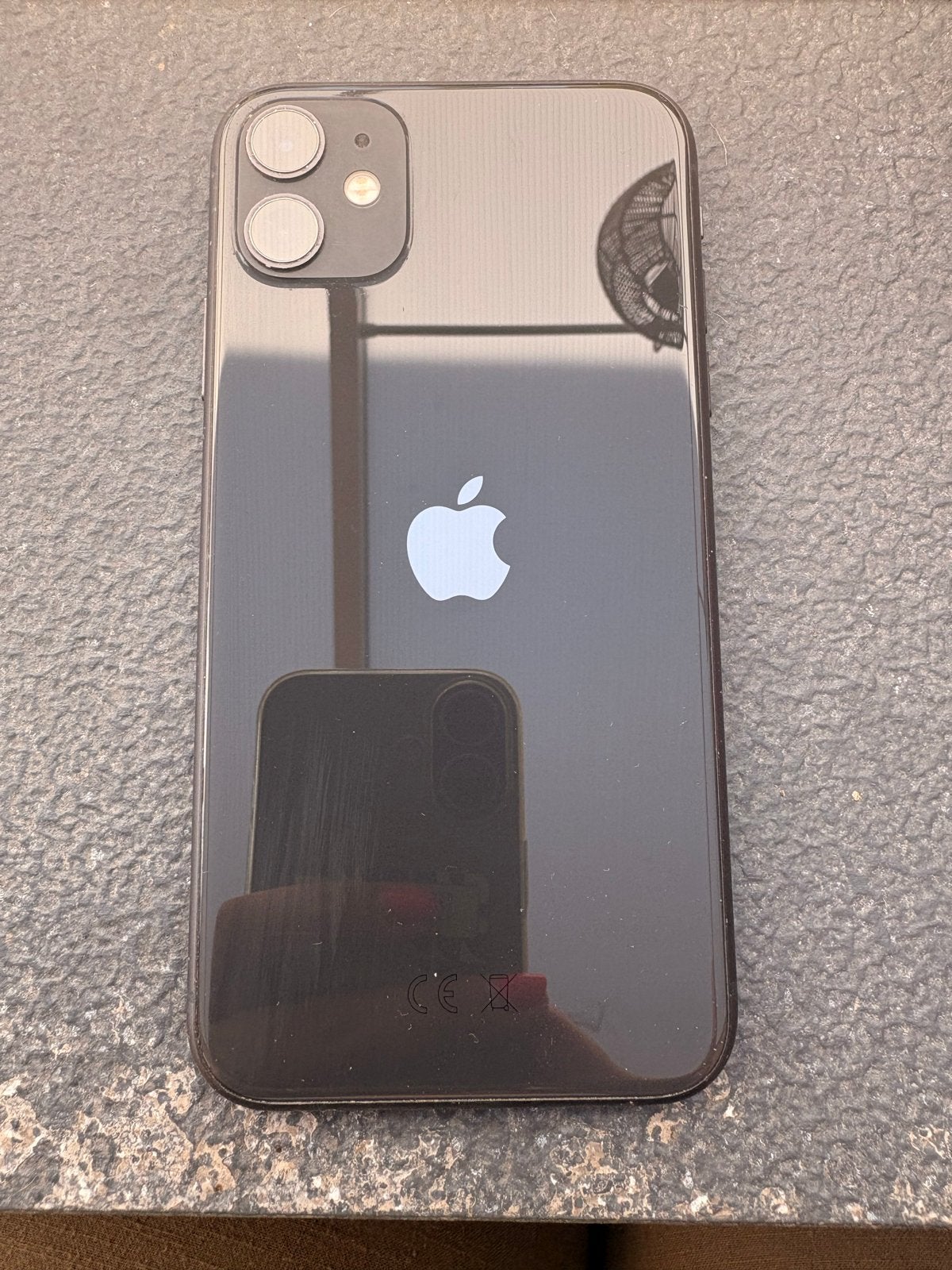 iPhone 11 64GB met gebroken scherm (voorkant), Telecommunicatie, Mobiele telefoons | Apple iPhone, Ophalen, Zwart, IPhone 11, 64 GB