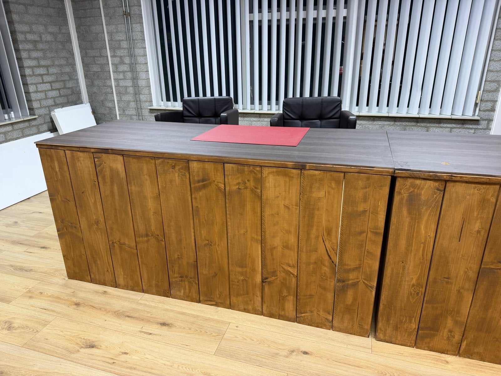 Houten balie met opbergruimte en werkplek, Receptie of Entree, Ophalen of Verzenden, Gebruikt, Bureau
