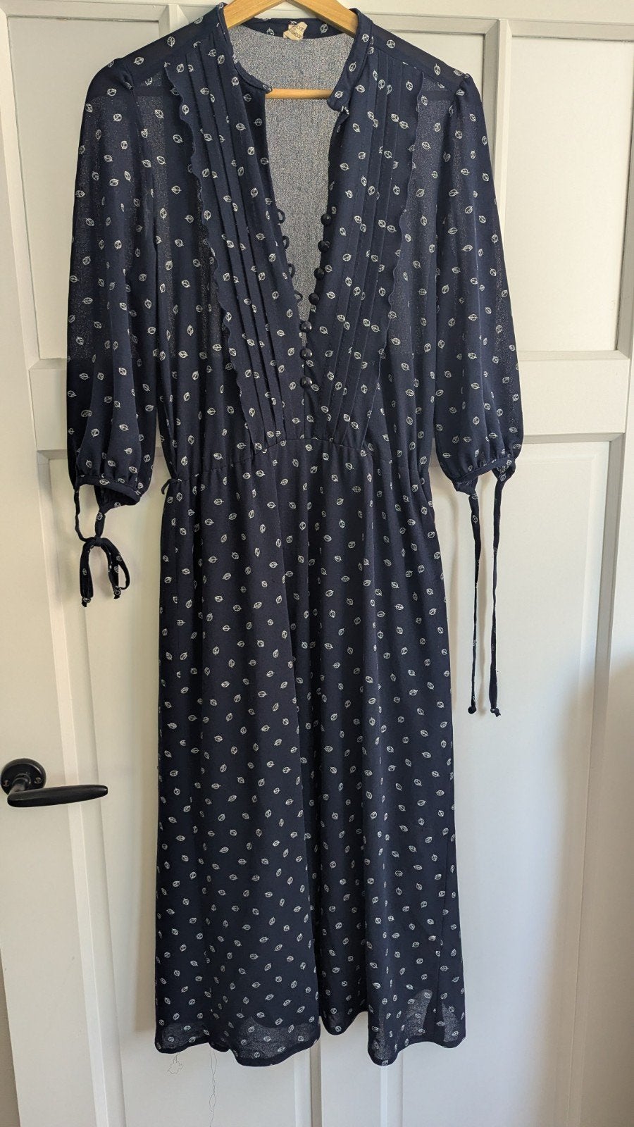 Donkerblauwe vintage jurk met bladprint, Maat 38/40 (M), Blauw, Ophalen of Verzenden, Onbekend