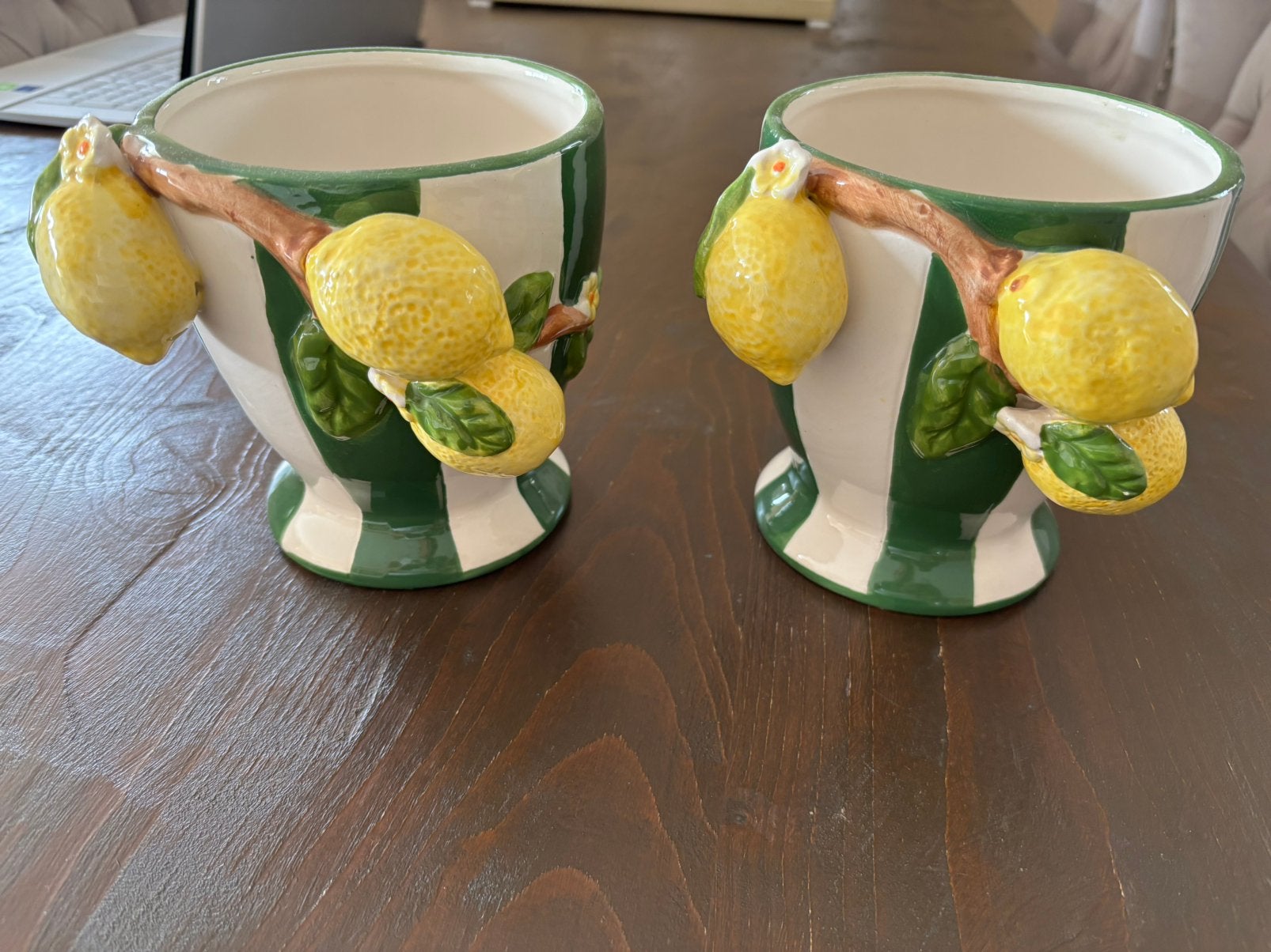 Nieuw twee porselein bloempotjes citroenen hoogte 14 cm, Meerkleurig, 14 cm, Nieuw, Ophalen of Verzenden