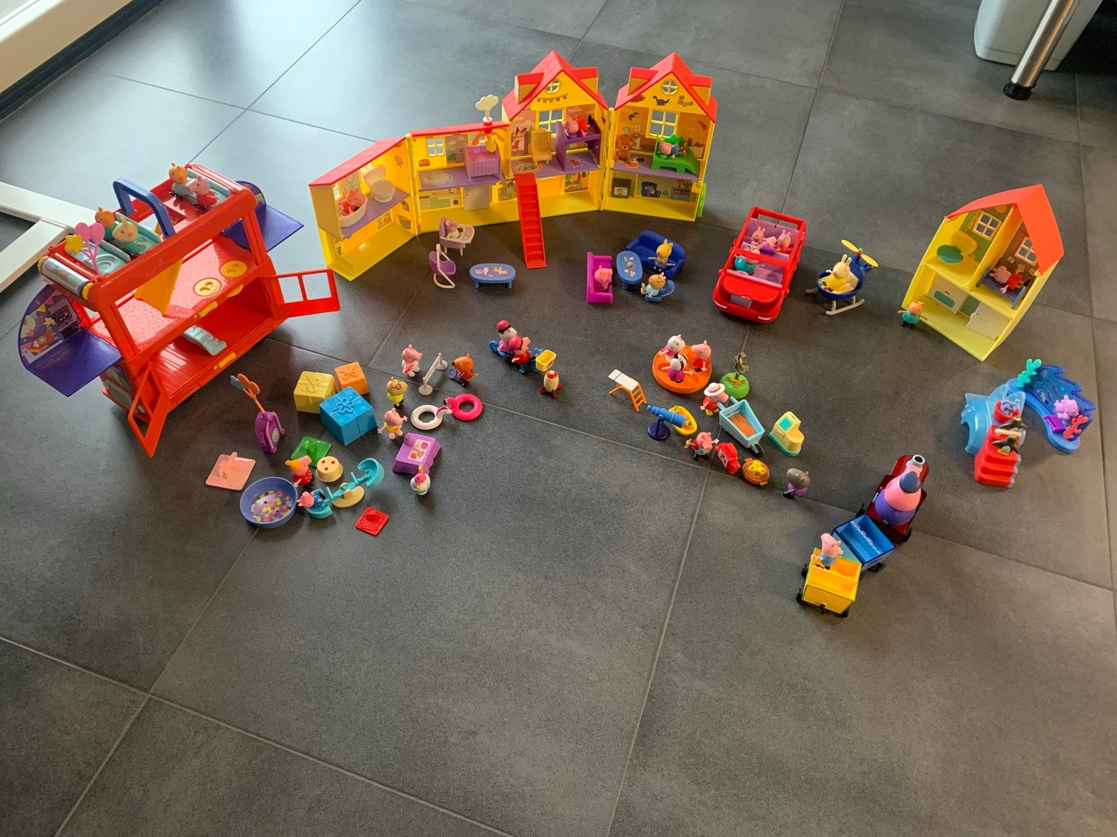 Grote Peppa Pig Speelset: Huis,bus Figuren & Accessoire, Ophalen, Zo goed als nieuw, Jongen of Meisje
