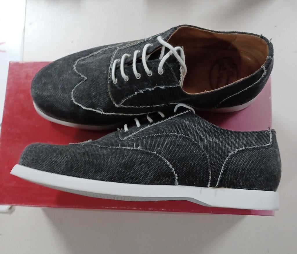Nieuwe O"quirey sportschoenen maat 42. Echt leer en canvas., Nieuw, Ophalen of Verzenden, Veterschoenen, Zwart