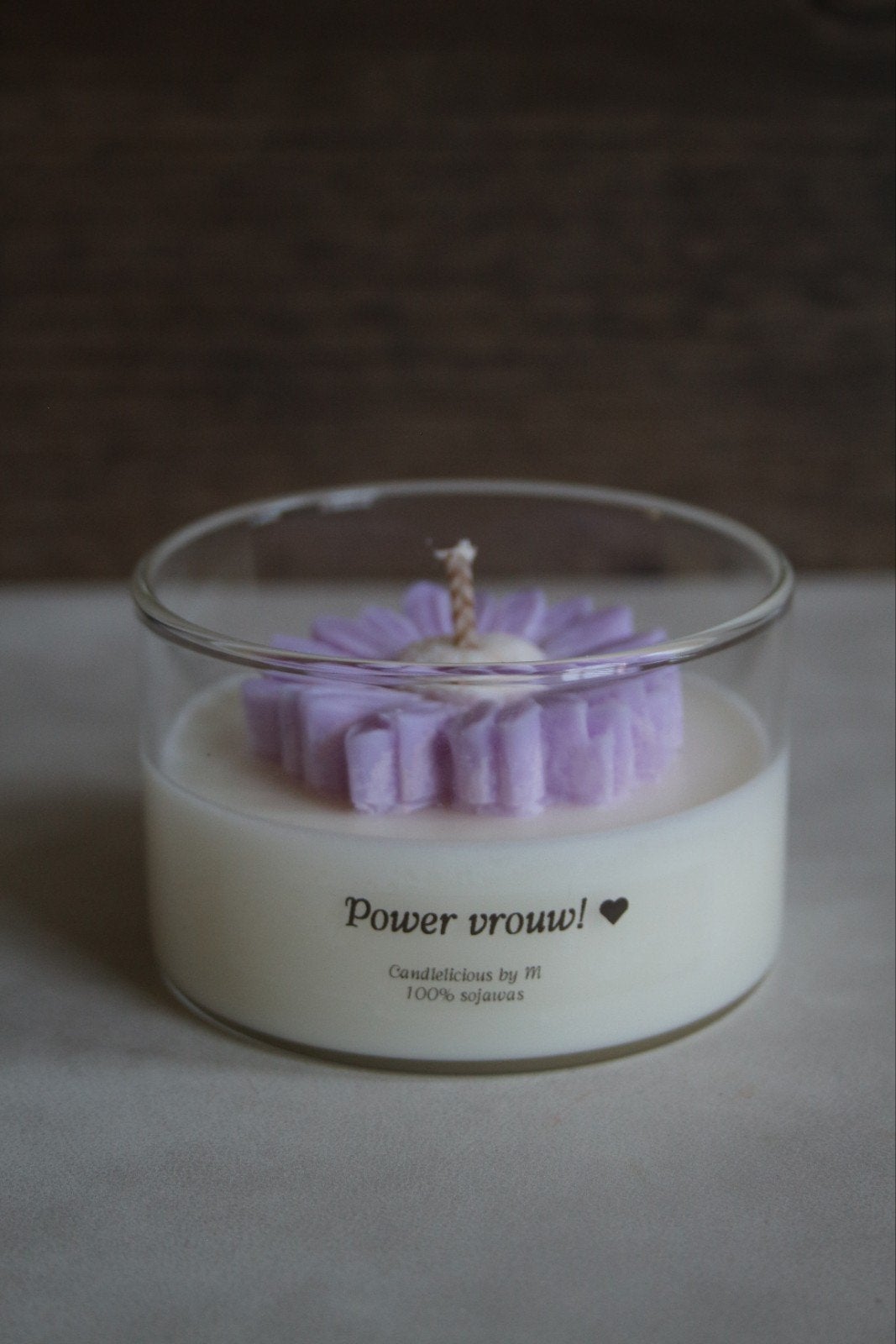 Paarse bloemen kaars, power vrouw.  Nieuw!, Ophalen of Verzenden, Nieuw, Paars, Kaars
