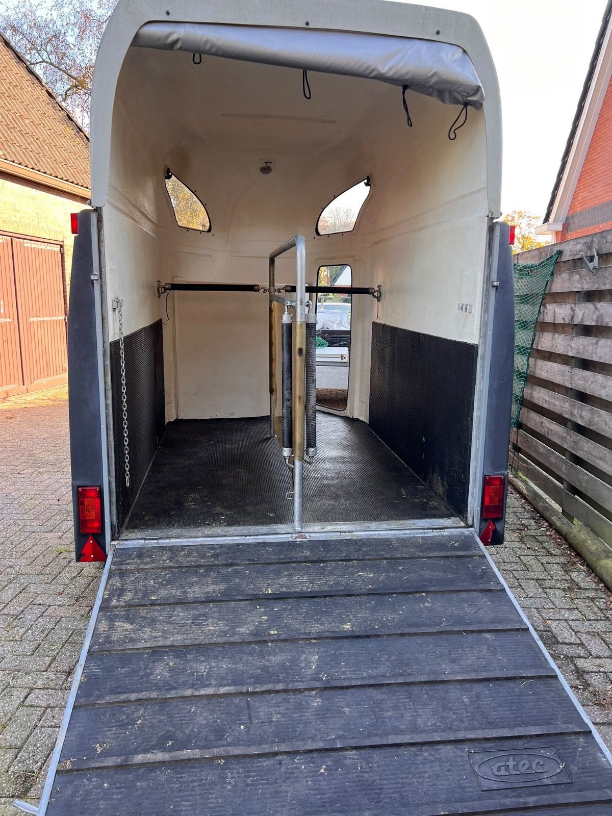 Atec V-2700 Paardentrailer - Zo goed als nieuw, Ophalen of Verzenden, Zo goed als nieuw