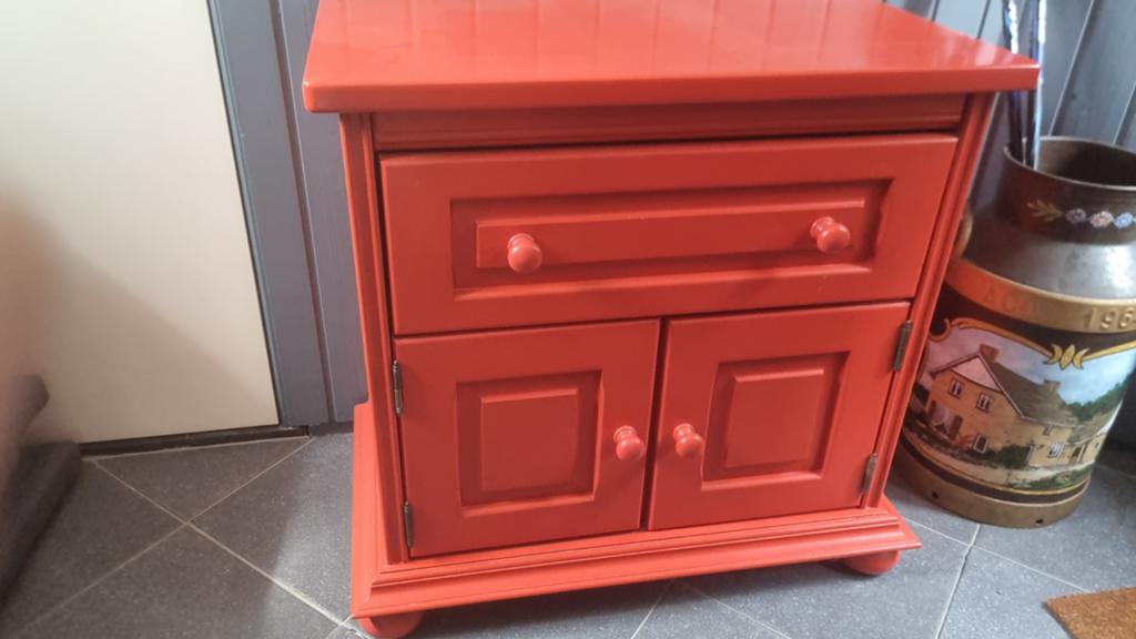 Rood kastje met lade en deurtjes, Ophalen of Verzenden