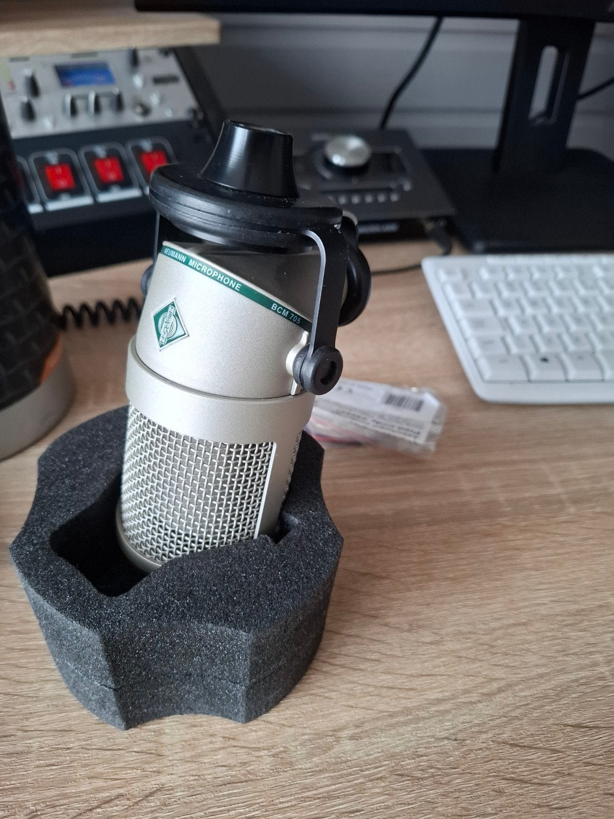 Neumann BCM 705 Microfoon - Perfect werkend, Muziek en Instrumenten, Ophalen of Verzenden, Gebruikt, Studiomicrofoon