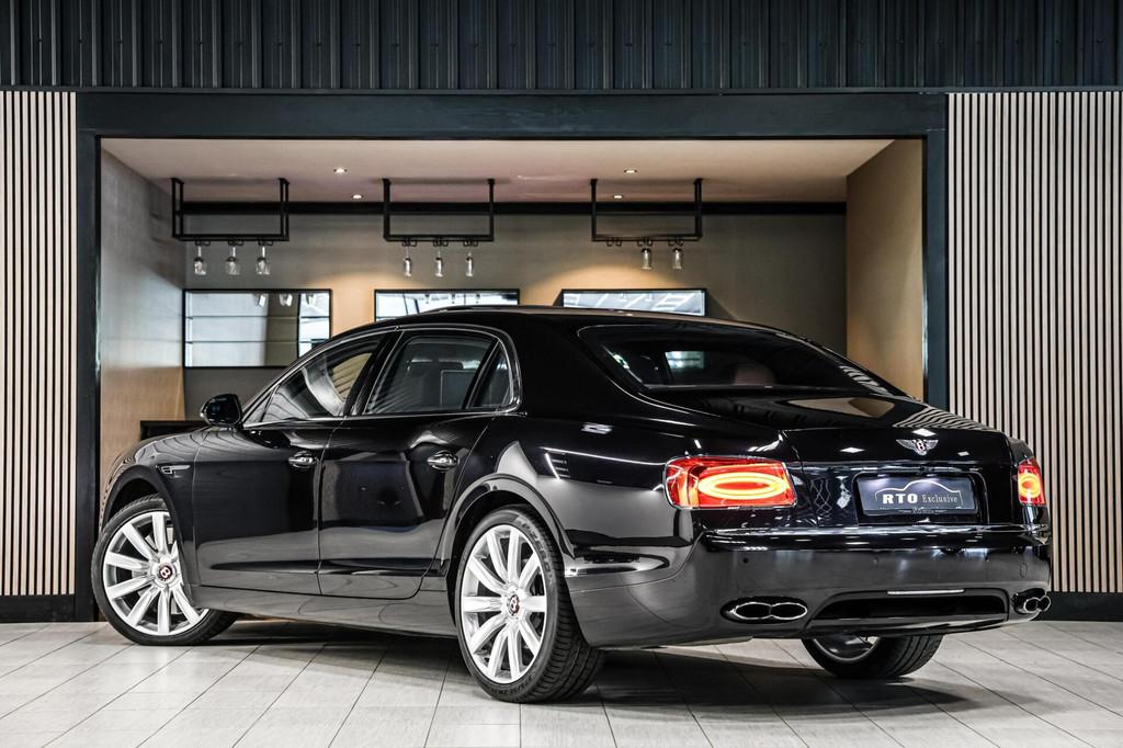 Bentley Flying Spur 4.0 V8|Massage V+A|ACC|Luchtvering, Auto's, Automaat, Gebruikt, Met garantie (alle), Zwart