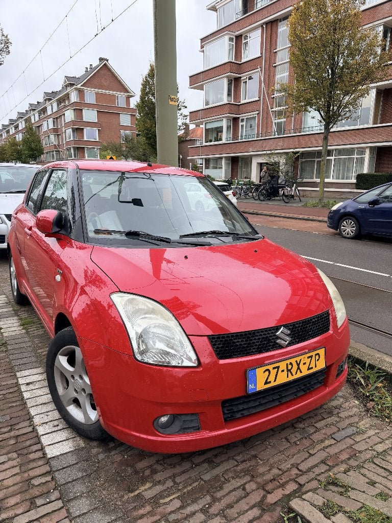 Suzuki Swift 1.5 5D 2005 Rood, Auto's, Voorwielaandrijving, 15 km/l, 40 €/maand, 4 cilinders
