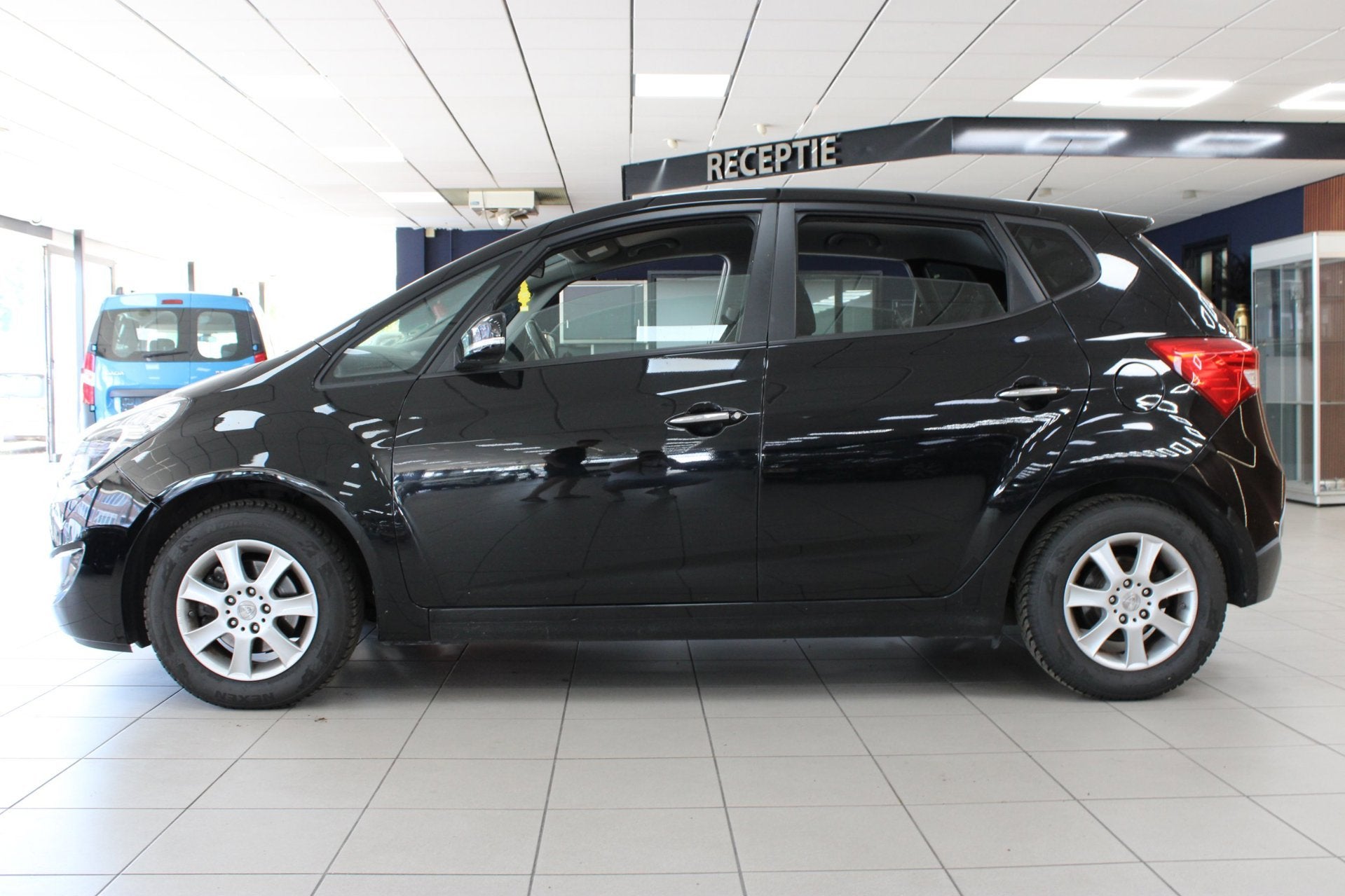 Hyundai IX20 1.6i Go! Automaat | Airco | Cruise control | Pa, Auto's, 4 cilinders, Zwart, IX20, 550 kg