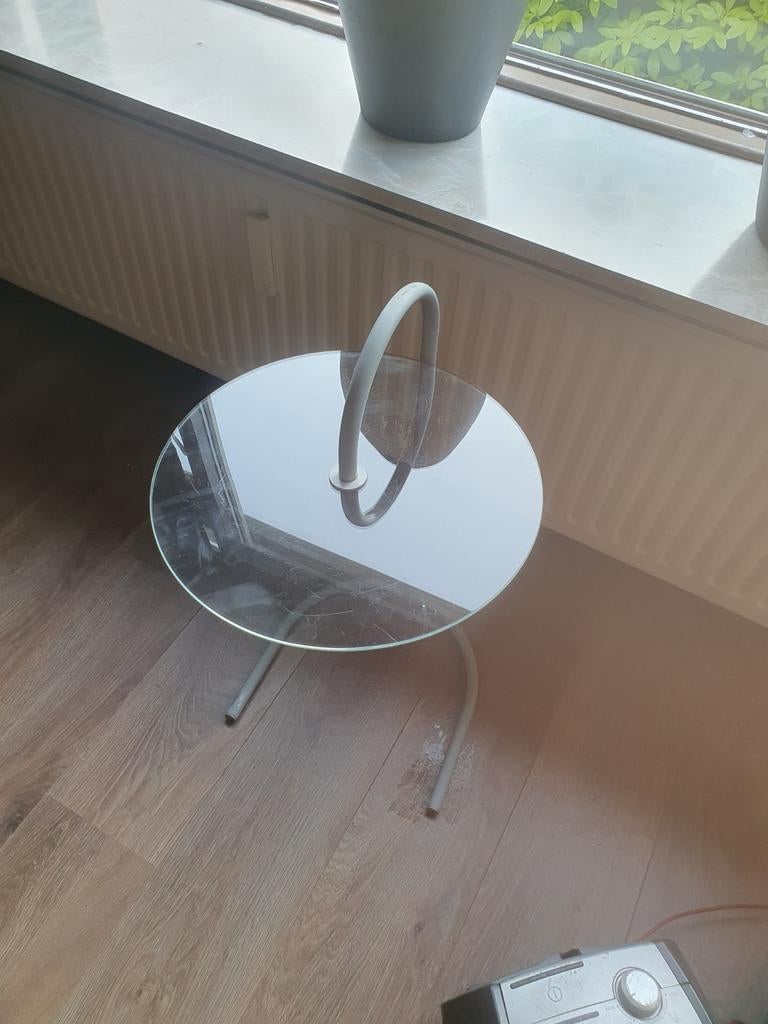 Bijzet tafeltje met ronde glasplaat, Minder dan 55 cm, Ophalen, 45 tot 60 cm, Luxe Modern