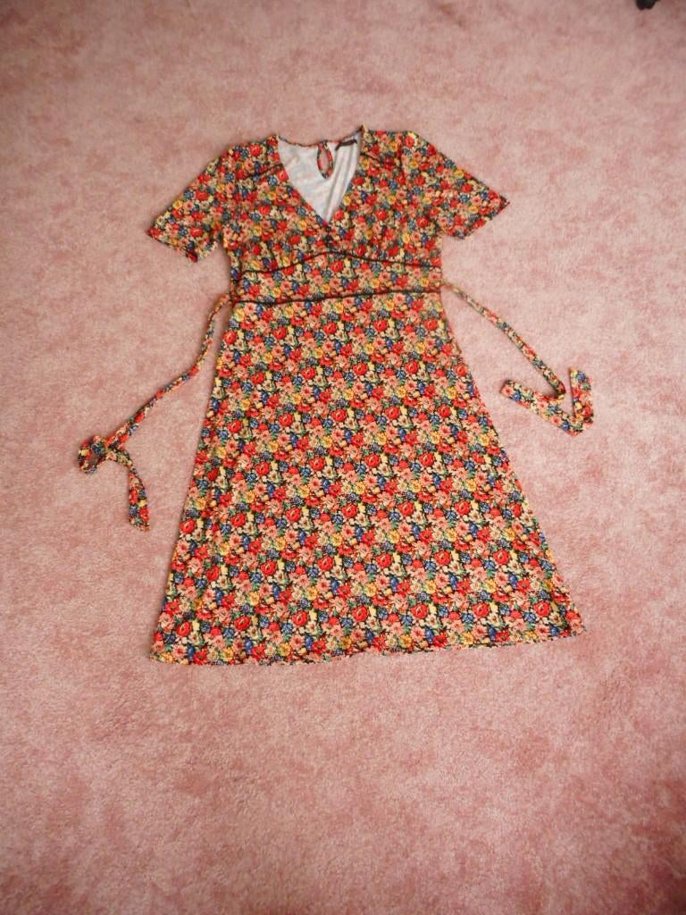Leuke jurkje King Louie mt ong 40, Kleding | Dames, Jurken, Zo goed als nieuw, Maat 38/40 (M), Overige kleuren, Knielengte, Ophalen of Verzenden