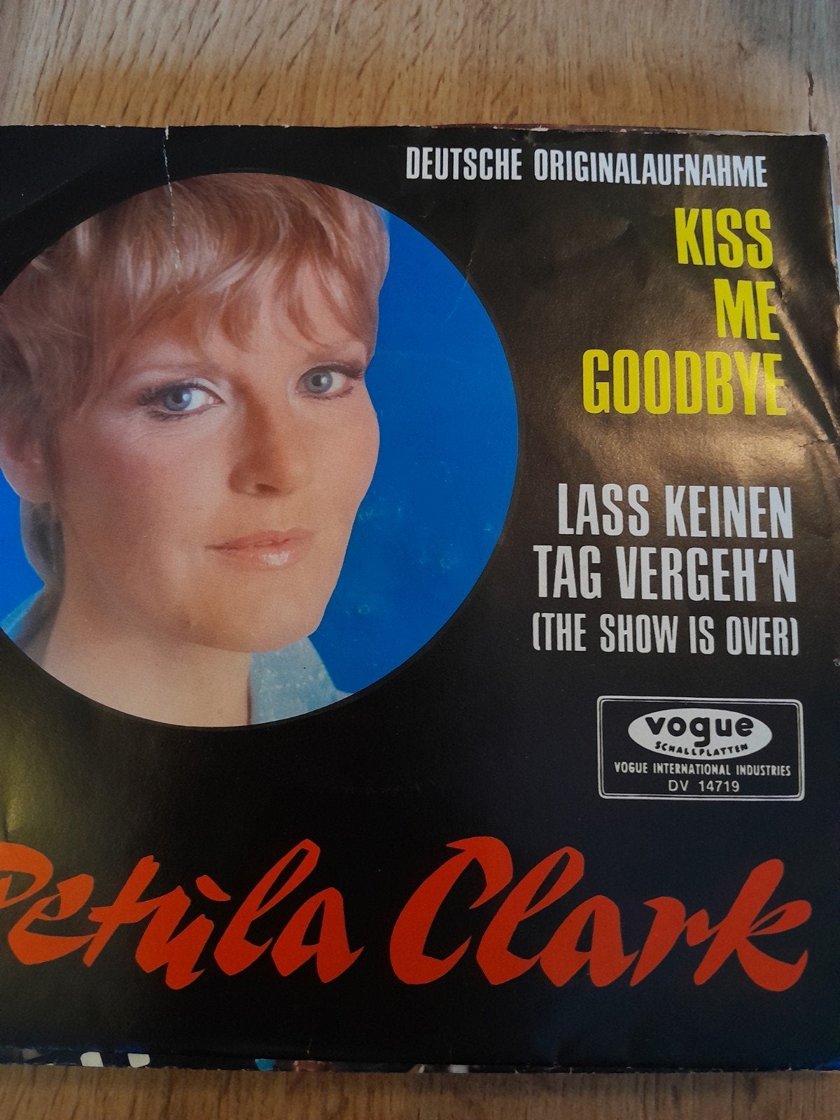 petula clark 7inch kiss me goodbye, Ophalen of Verzenden, Zo goed als nieuw, Pop