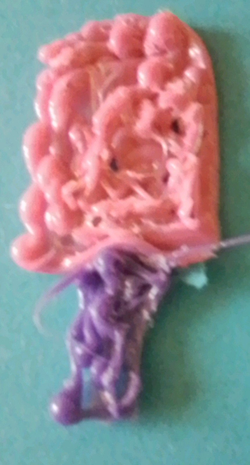 Knutselwerkje van roze en paars materiaal, Hobby en Vrije tijd, Nieuw, Meerkleurig, Ophalen of Verzenden, Kunststof