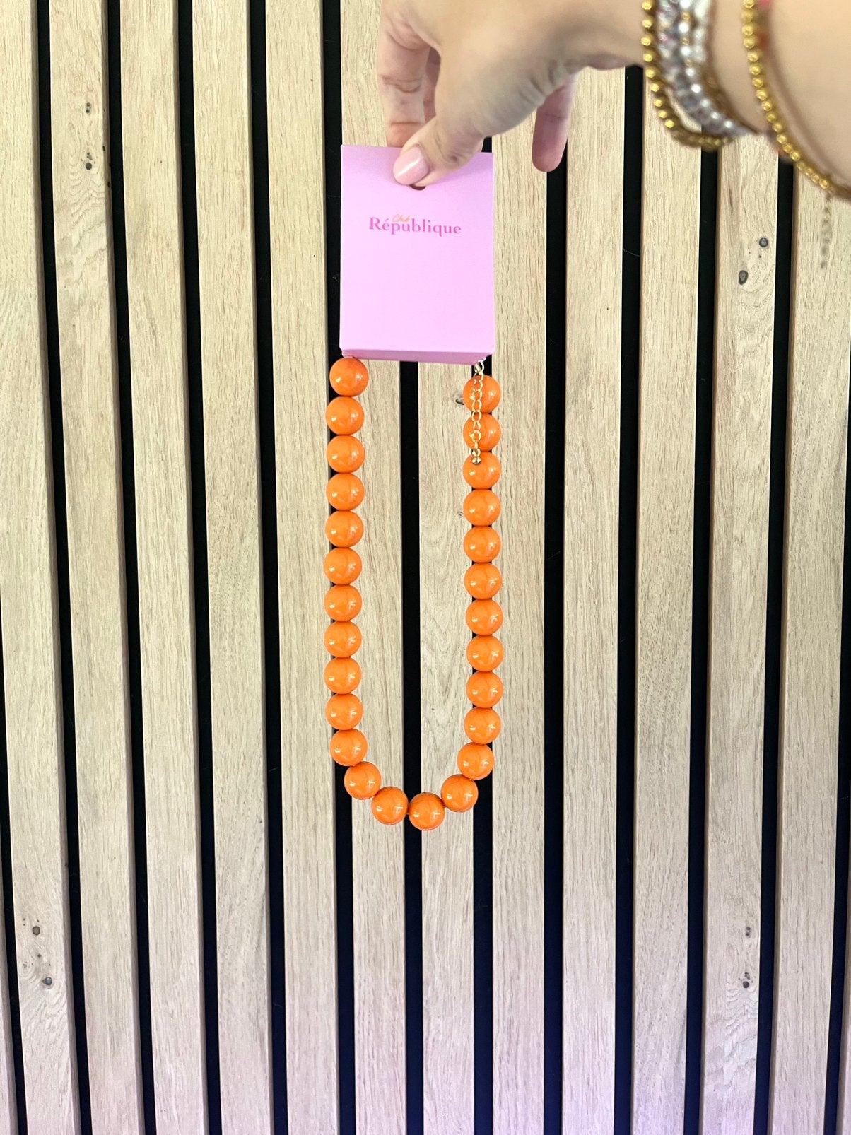 Prachtige ketting met grote oranje kralen - Club République, Ophalen of Verzenden, Nieuw, Oranje, Overige materialen