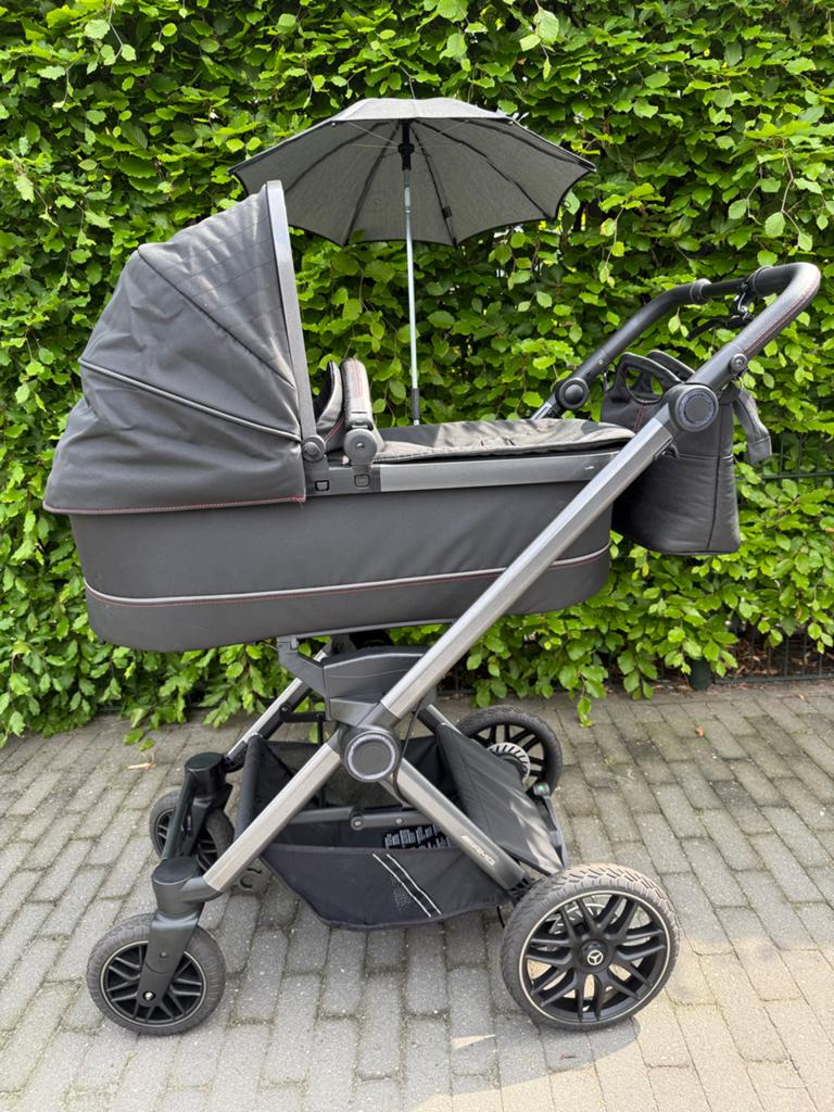 Mercedes AMG kinderwagen met voetenzak, kussen en parasol, Ophalen, Zo goed als nieuw, Kinderwagen, Overige merken