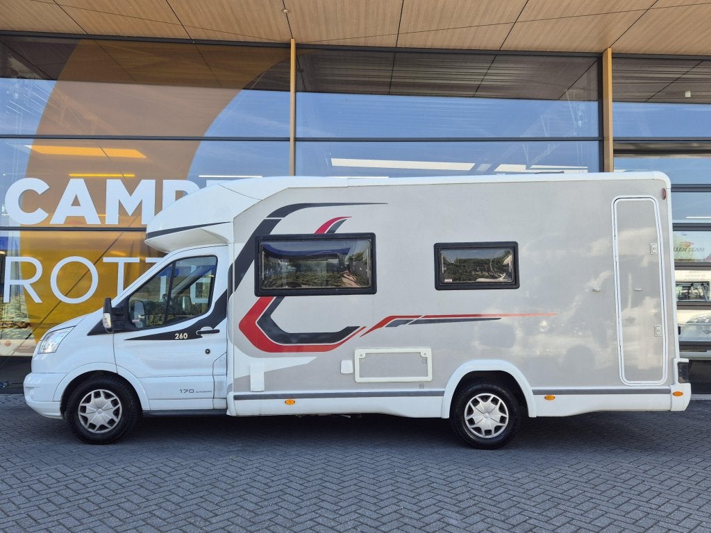 Challenger Graphite 260 Face to face Automaat, Automaat, Koelkast, Luifel, Ford