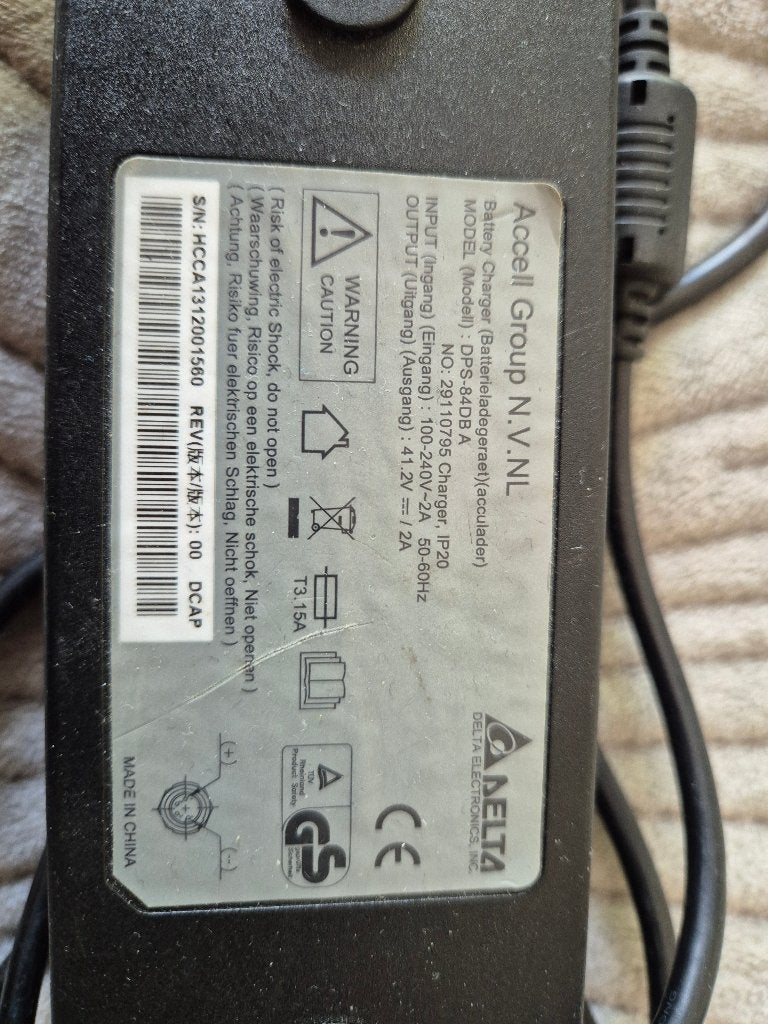 Oplader voor de Elektrische fietsen 4 pins, Ophalen of Verzenden, Zo goed als nieuw