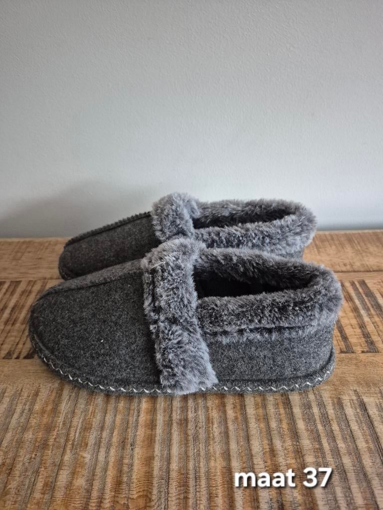 Sloffen pantoffels grijs 37 harde zool comfortabel zacht, Ophalen of Verzenden, Zo goed als nieuw, Pantoffels of Sloffen, Grijs