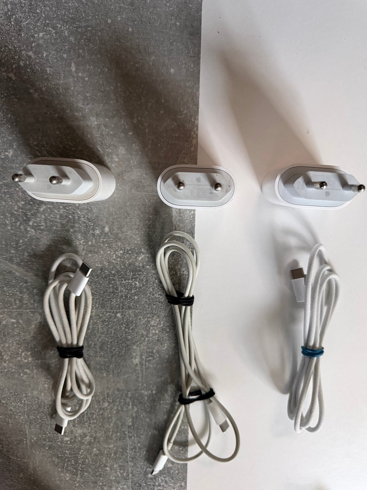 Apple opladers en kabels (20W, 30W, 60W, Lightning, USB-C), Telecommunicatie, Mobiele telefoons | Telefoon-opladers, Gebruikt