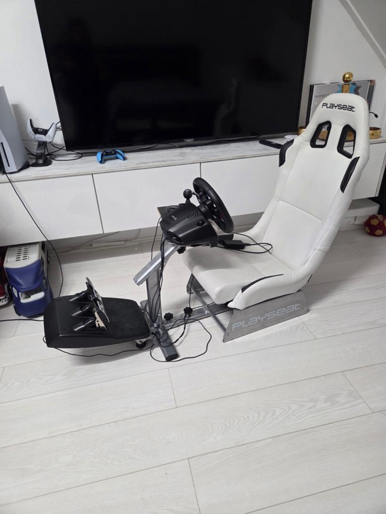 Logitech G29 racestuur, pedalen, shifter en Playseat, Racestuur, Force feedback, Zo goed als nieuw, Logitech