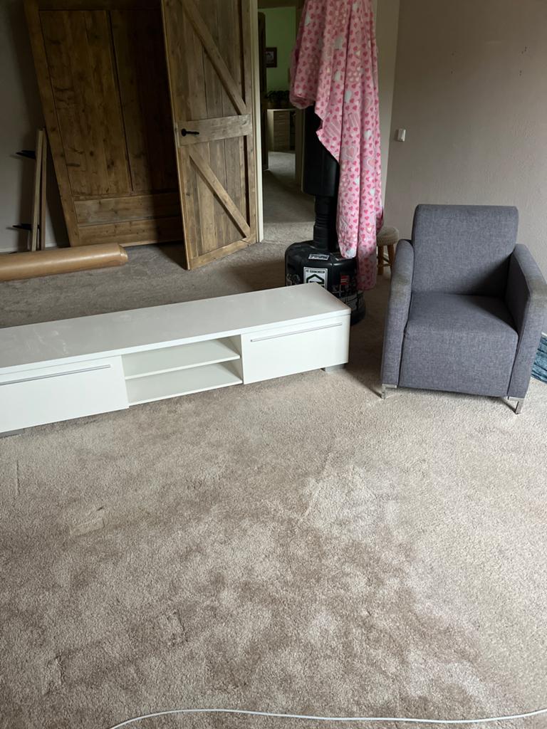Strak wit tv-meubel met opbergruimte en stoel, Ophalen, Minder dan 50 cm, Gebruikt, Minder dan 100 cm
