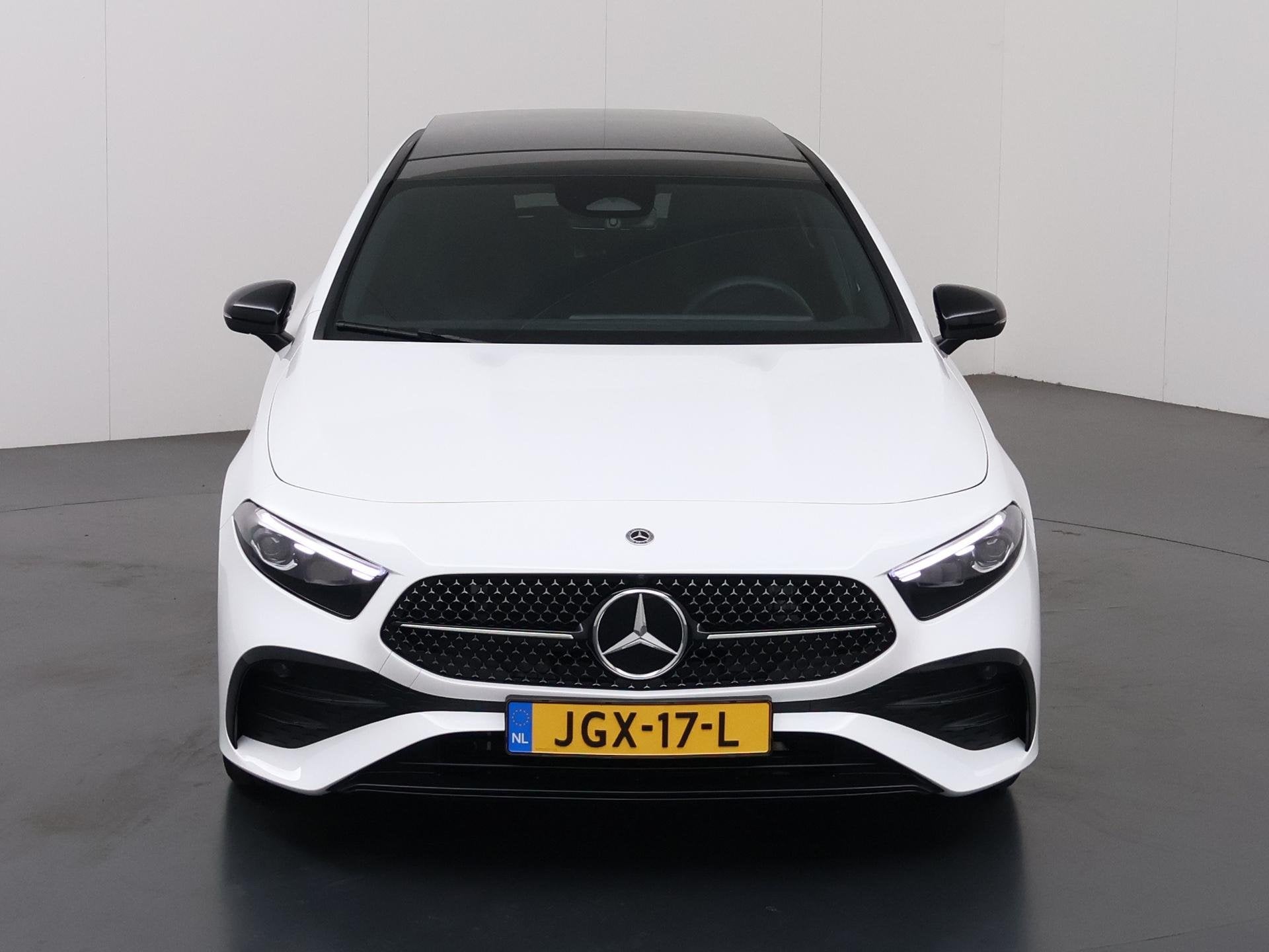 Mercedes-Benz A-klasse 180 Business Solution AMG | Panoramad, Auto's, Dealer onderhouden, 136 pk, Gebruikt, 4 cilinders