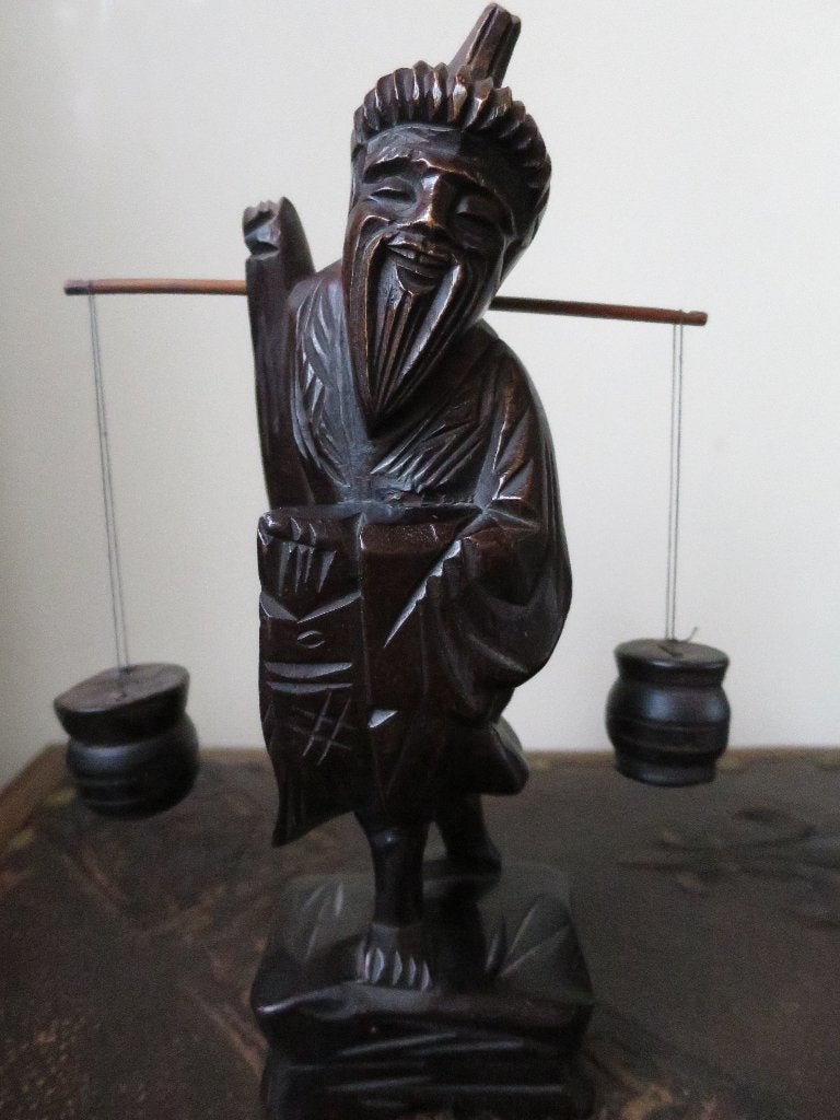 mooi uit hout gesneden beeldje 14 cm, Antiek en Kunst, Ophalen of Verzenden