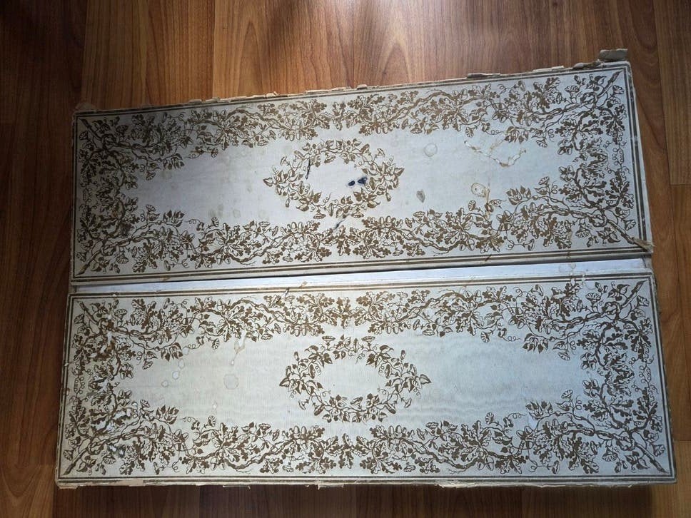 Oude antieke stoffen beklede doos vol met struisvogelveren, Antiek en Kunst, Antiek | Kleding en Accessoires, Ophalen of Verzenden