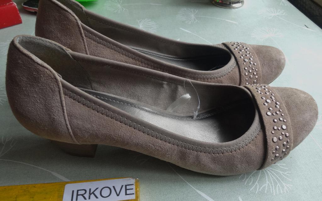 NIEUWE BEIGE PUMPS NOVOCENTO * Maat 40 *, Kleding | Dames, Schoenen, Nieuw, Pumps, Beige, Verzenden