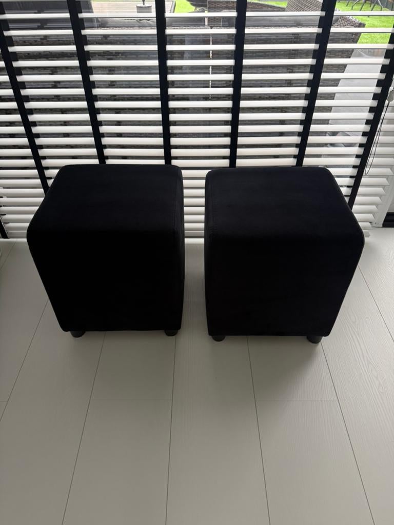 2 zwarte velvet hockers, Ophalen, Zo goed als nieuw, Rond